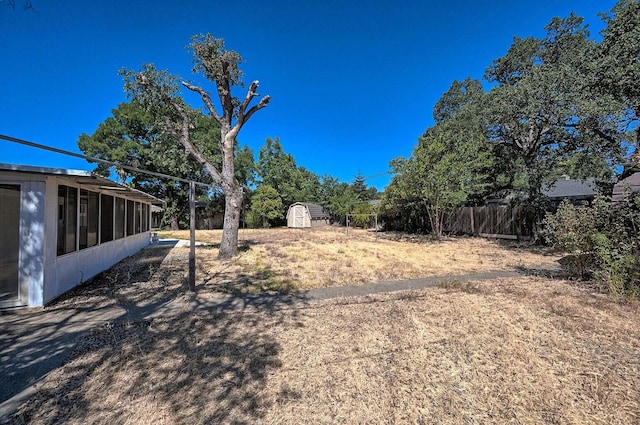 view of yard with a shed