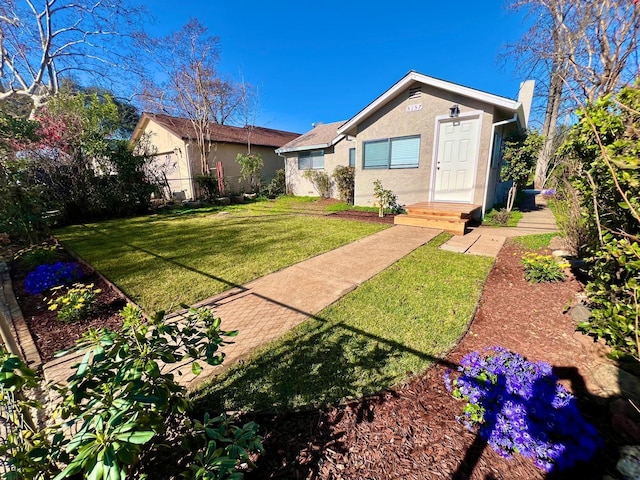 ranch-style house featuring a front lawn