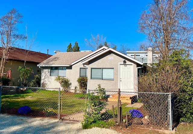 view of front of house featuring a front lawn