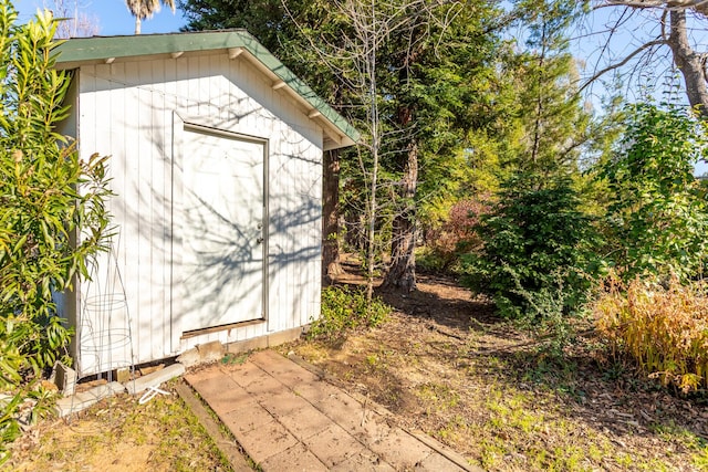 view of outbuilding