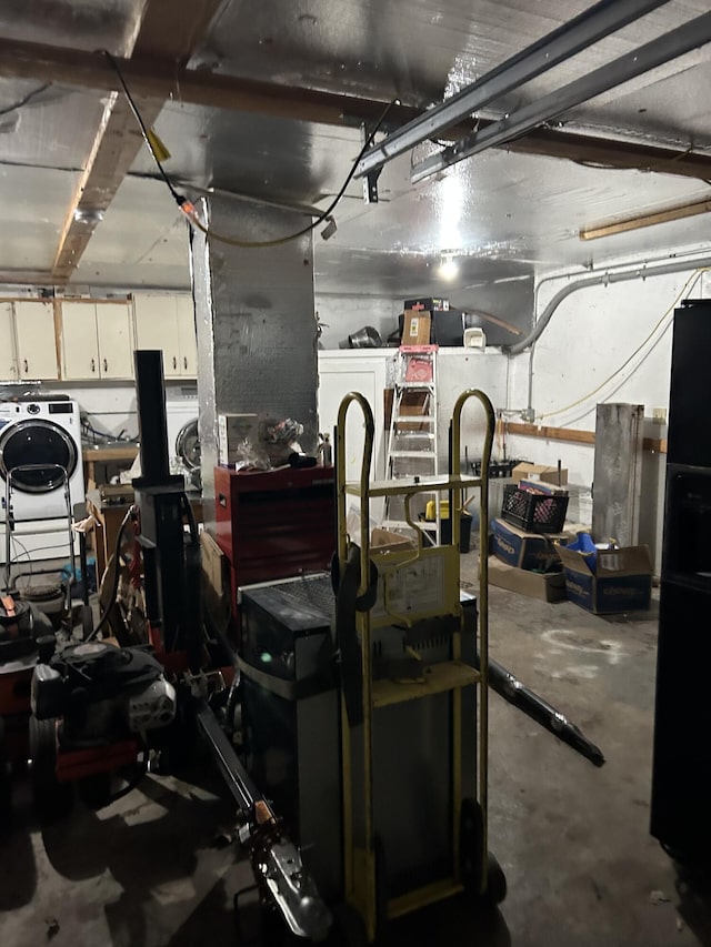 garage with washer / dryer