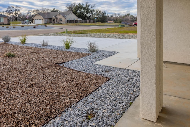 view of yard with a garage