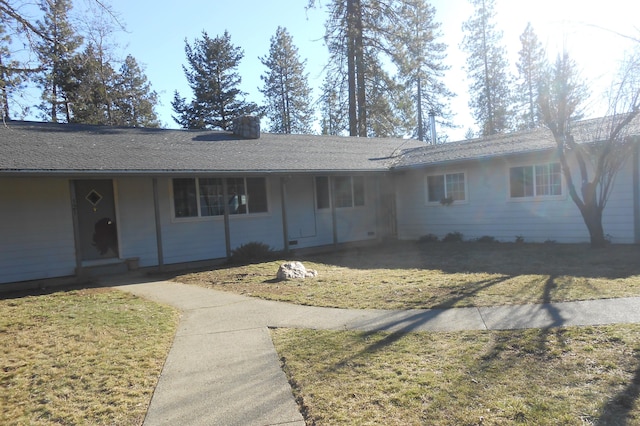 ranch-style house featuring a front yard