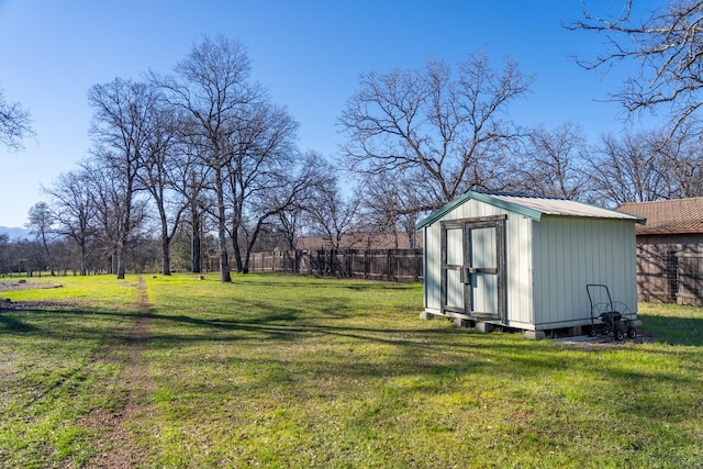 view of yard featuring a shed and an outdoor structure