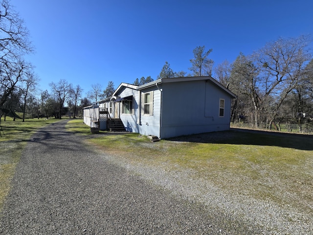 view of front of house featuring a front yard