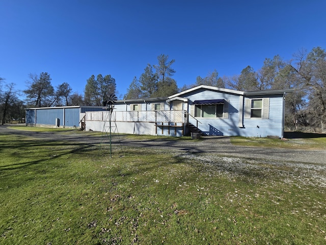 view of front of house with a front lawn