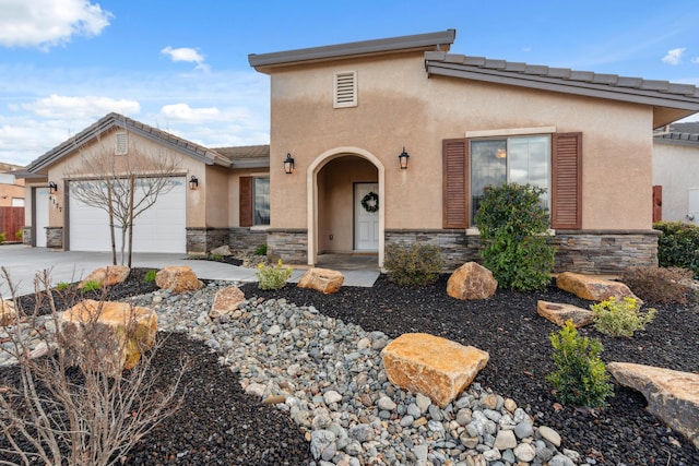 view of front of property featuring a garage