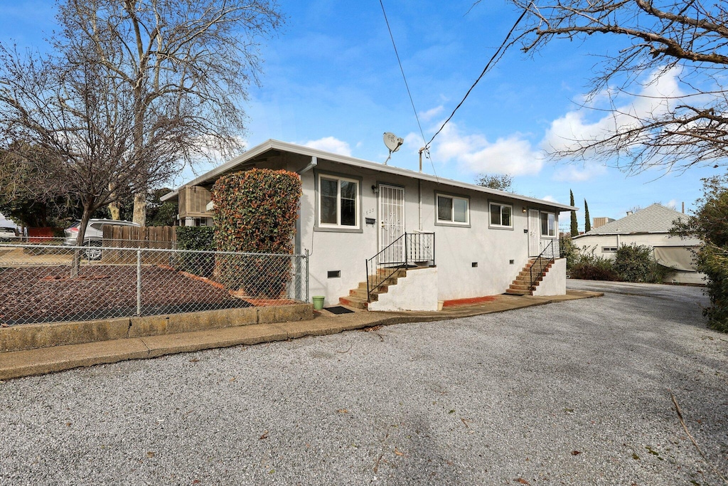 view of front of property