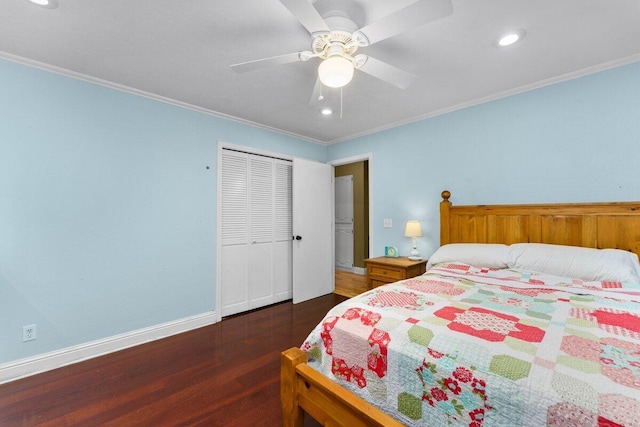 bedroom with a closet, ornamental molding, dark hardwood / wood-style floors, and ceiling fan