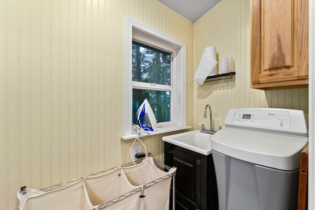 laundry room featuring cabinets and sink