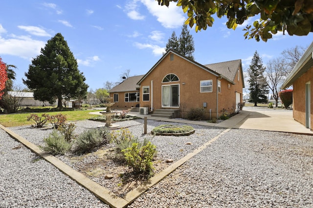 view of front of property featuring stucco siding
