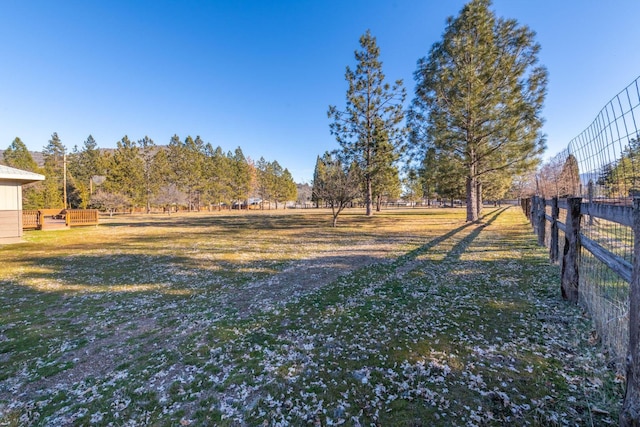 view of yard featuring a rural view