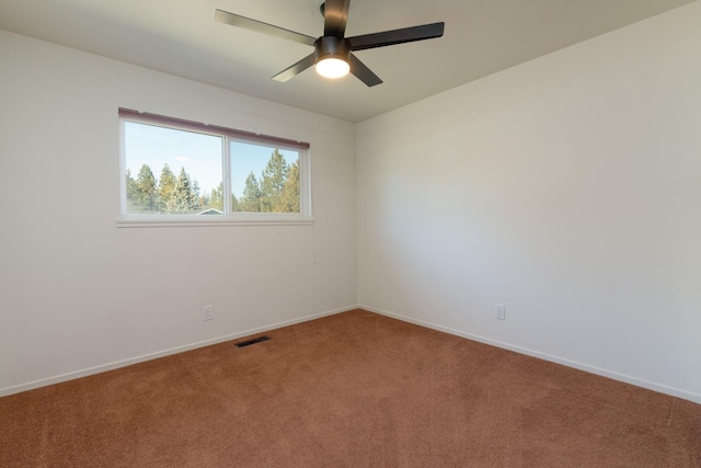 unfurnished room featuring ceiling fan and carpet