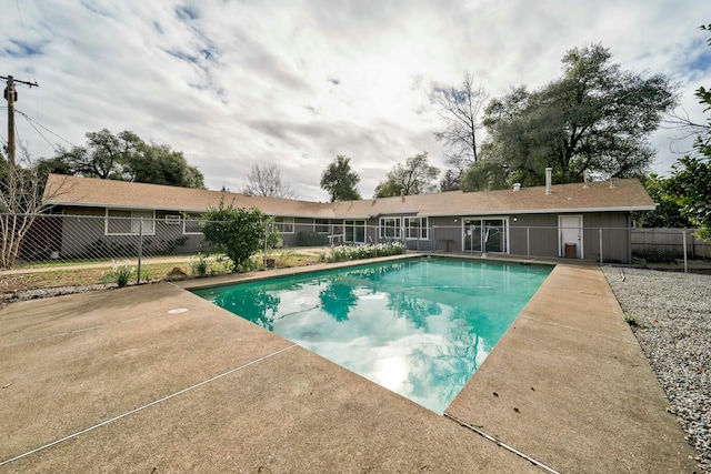 view of swimming pool