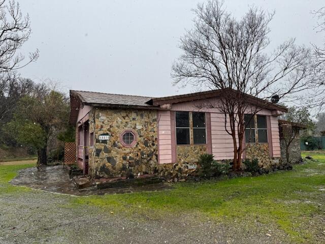 view of side of property featuring a yard