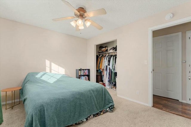 bedroom featuring ceiling fan, a textured ceiling, and a closet