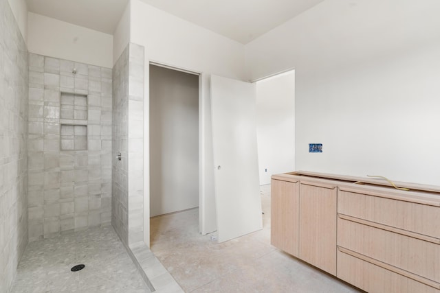 bathroom with a tile shower