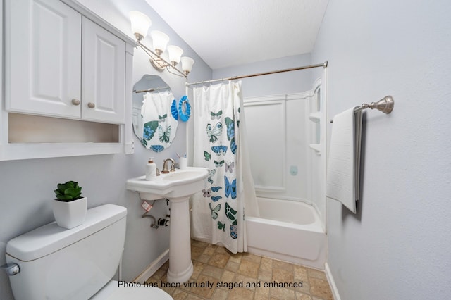 bathroom with baseboards, shower / bathtub combination with curtain, and toilet