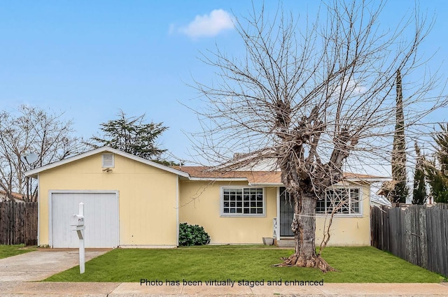 ranch-style home with roof with shingles, a front yard, fence, and stucco siding