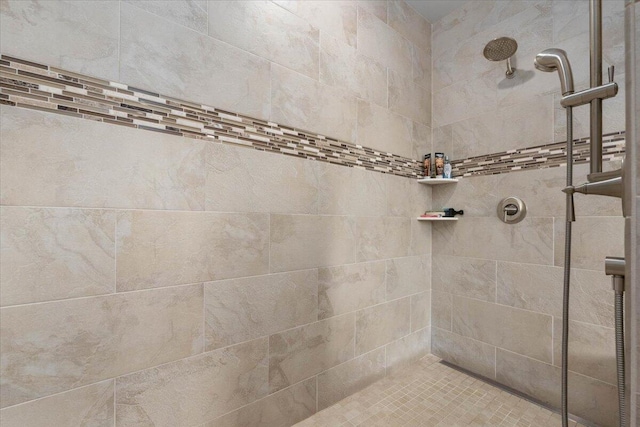 bathroom featuring a tile shower