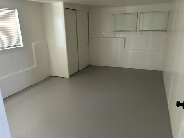 spare room featuring concrete flooring