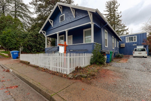 view of front of home featuring covered porch and a fenced front yard