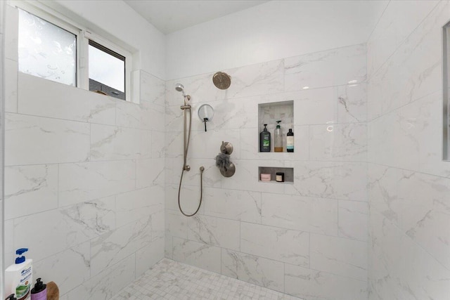 bathroom featuring tiled shower