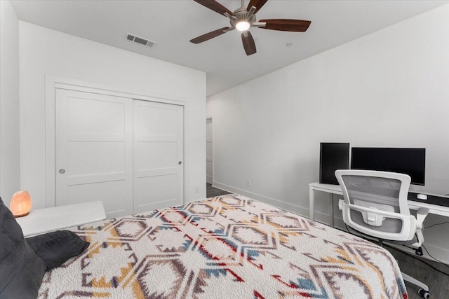 bedroom with ceiling fan and a closet