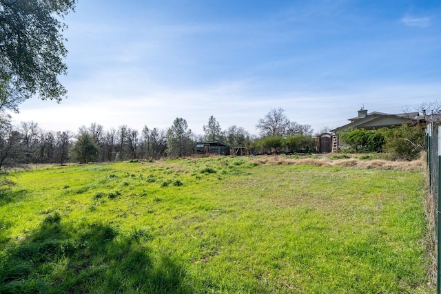 view of yard featuring a rural view