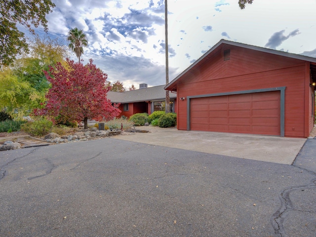 view of front facade with driveway and a garage