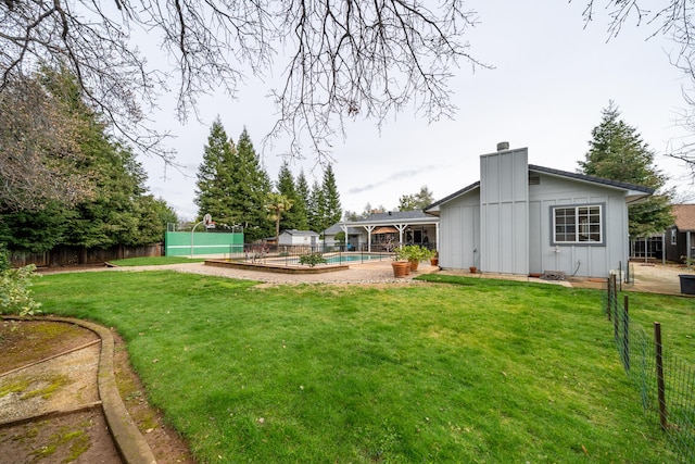 view of yard featuring fence and a fenced in pool