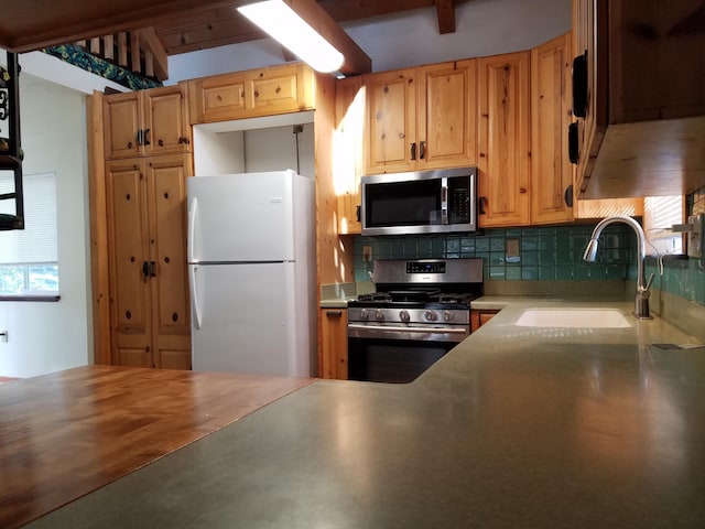 kitchen featuring a sink, tasteful backsplash, and appliances with stainless steel finishes