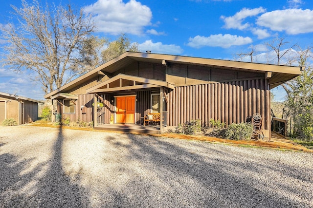 view of front of property