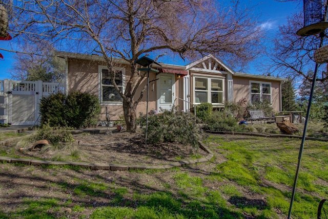 ranch-style house with a front yard