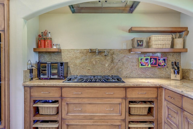 kitchen featuring gas cooktop, open shelves, and backsplash