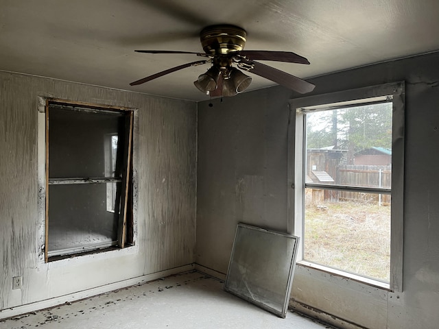 empty room with a ceiling fan