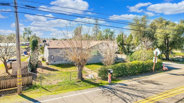 view of front of house with a fenced front yard