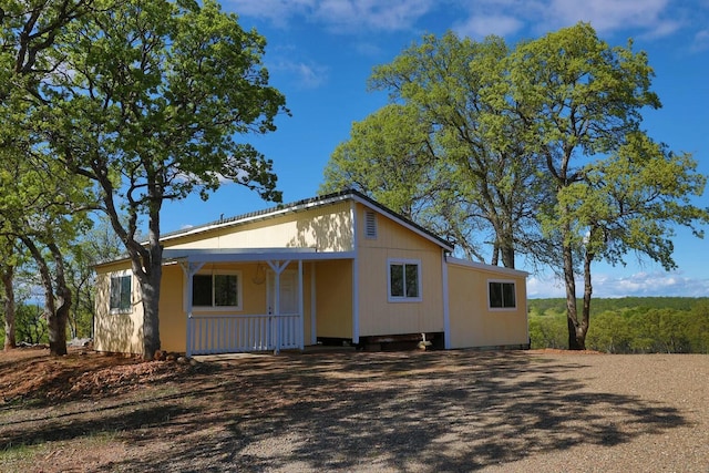 view of front facade featuring a porch