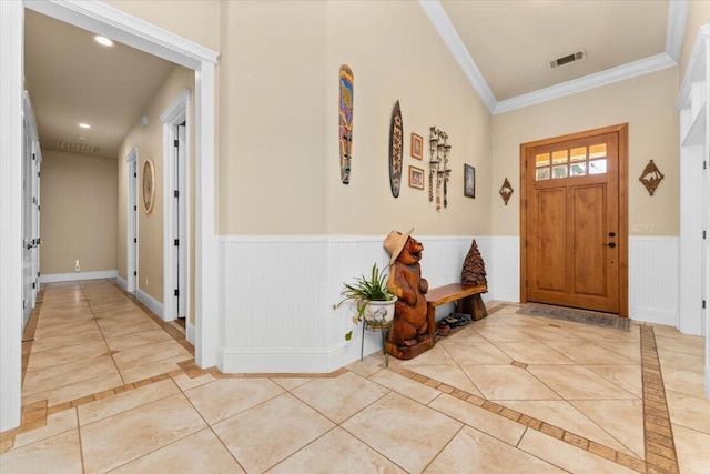 tiled foyer entrance featuring a wainscoted wall, recessed lighting, visible vents, ornamental molding, and baseboards