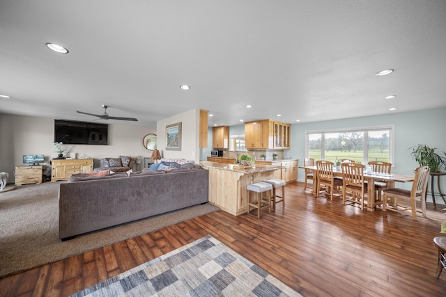 living area featuring dark wood-style floors, recessed lighting, and ceiling fan