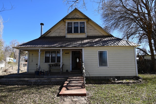 view of front of home featuring metal roof