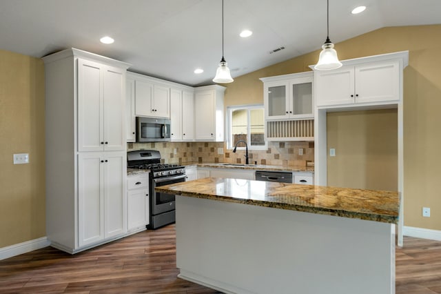 kitchen featuring a sink, visible vents, white cabinetry, vaulted ceiling, and appliances with stainless steel finishes