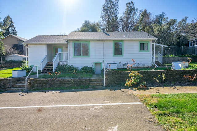 ranch-style house featuring a shingled roof