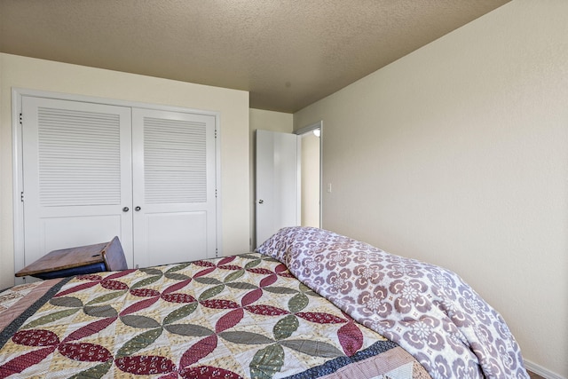 bedroom featuring a closet and a textured ceiling