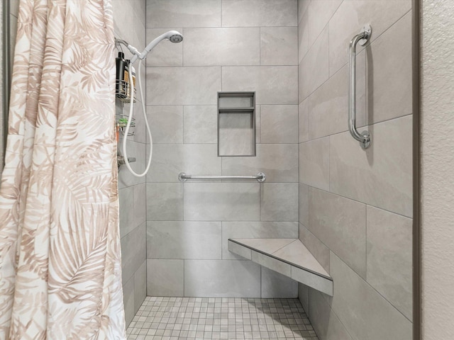 bathroom featuring a tile shower