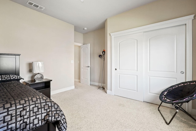 bedroom featuring baseboards, visible vents, and a closet