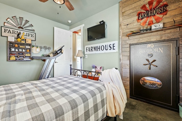 bedroom with a ceiling fan