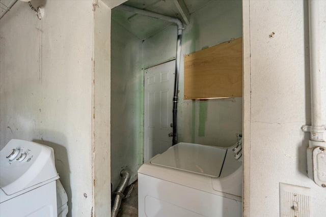 laundry room with washer / clothes dryer