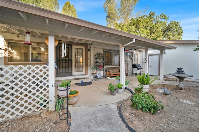 doorway to property with covered porch