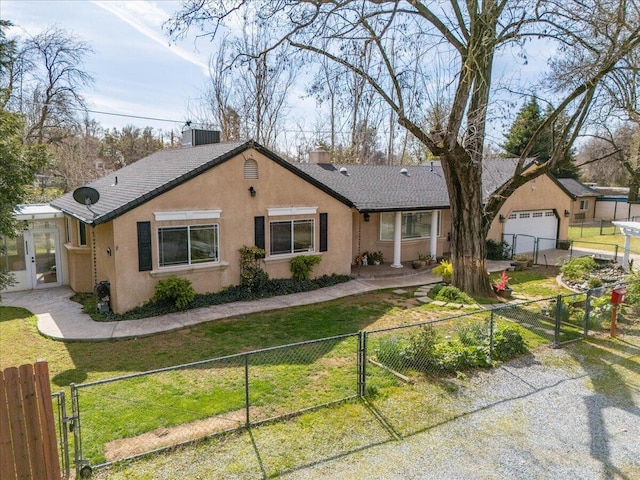 6040 Hornbeck Ln, Anderson, CA 96007 - ranch-style home featuring stucco siding, a front lawn, a gate, a fenced front yard, and a garage